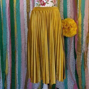 Elegant Gold Pleated Skirt